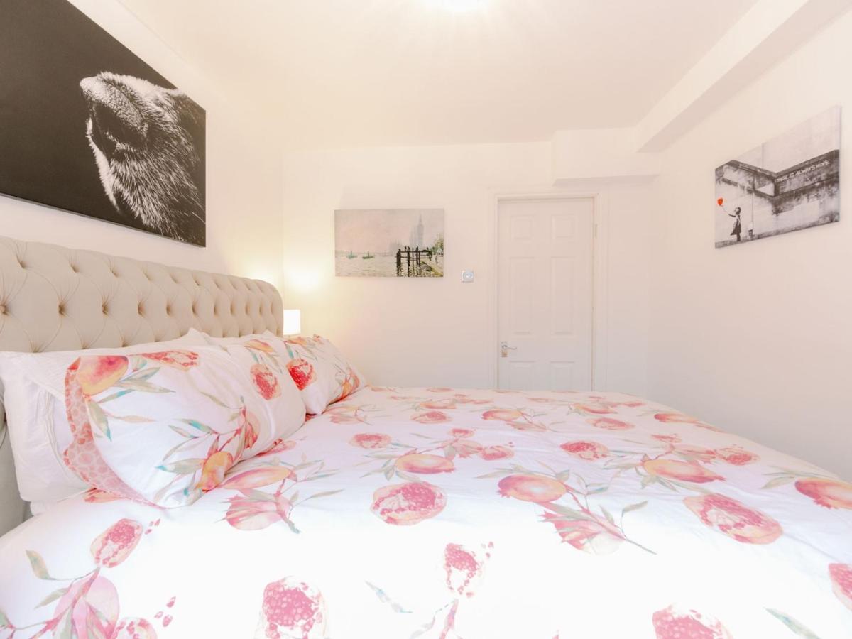 Pass The Keys Recently Renovated 1Br Flat With Private Garden In South London Apartamento Exterior foto